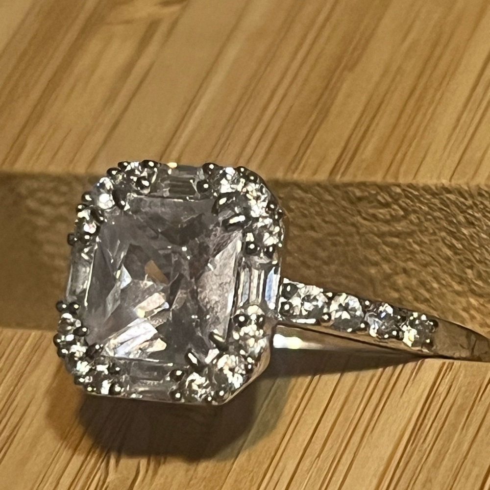 Elegant Silver Ring with Clear Gemstones size 9